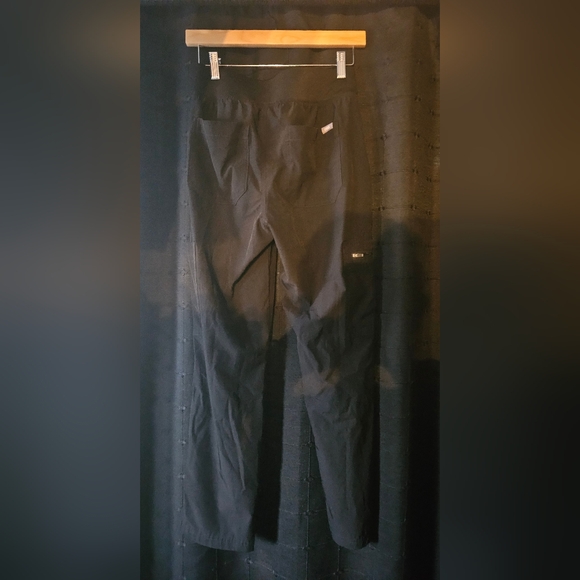FIGS Black FIONx Kade Bootcut Cargo Scrub Pants - Size XS Petite (XSP) - Picture 5 of 5